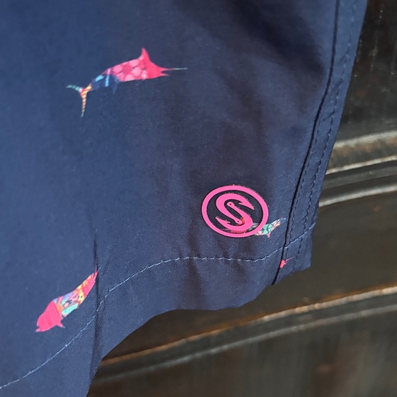 Scales 30 Performance Stretch Trippy Fish 8.5" Chino Walkshorts Navy - Picture 3 of 5